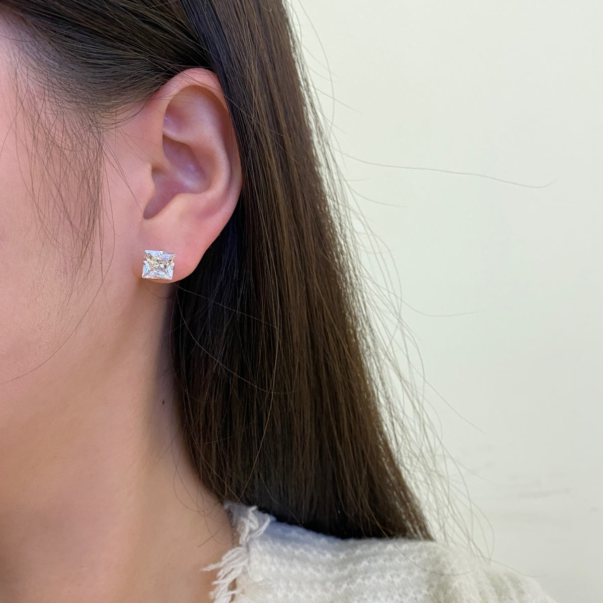 [Echo Fine ]Stylish Shiny Square Center Stone Stud Earrings
