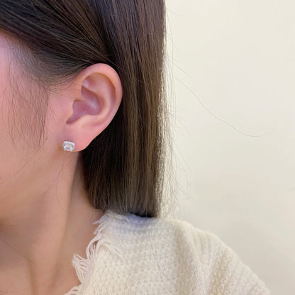 [Echo Fine ]Classic Round Center Stone Stud Earrings