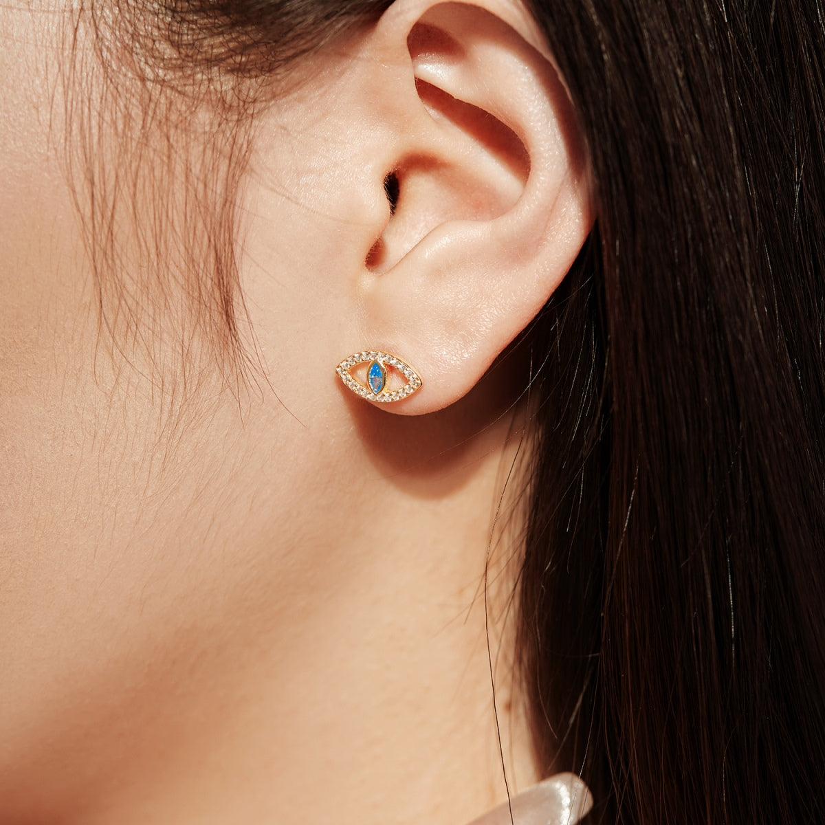 [Echo Fine ]Blue Devil Eyes Hollow Stud Earrings
