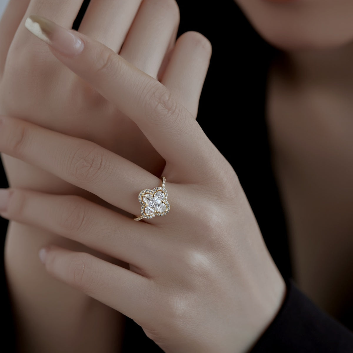 [Echo Fine ]Luxurious Eternity Flower Shape Banquet Ring