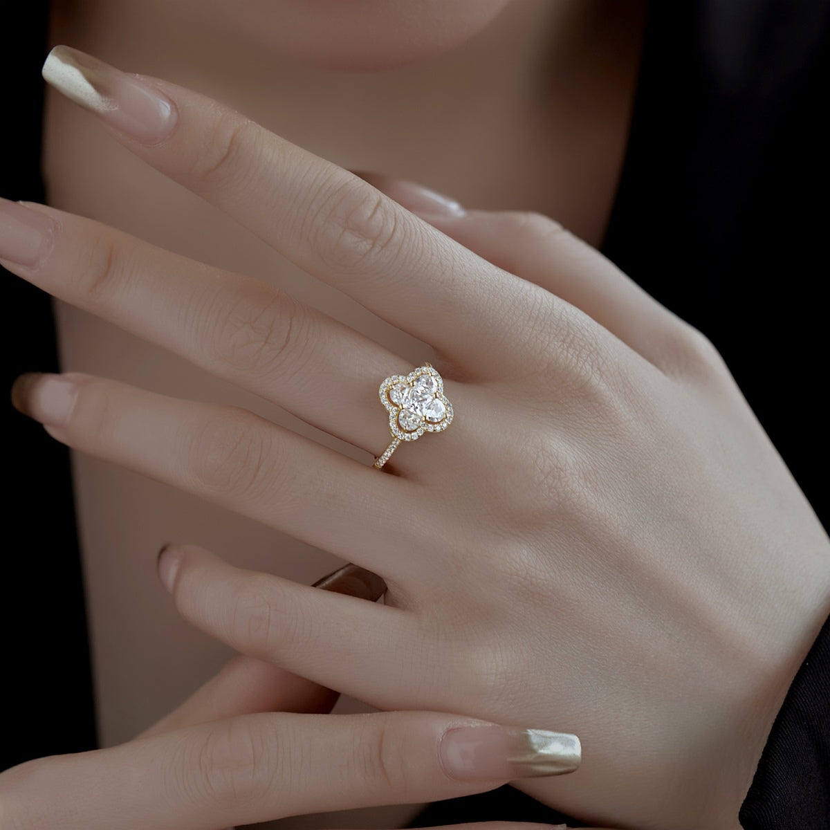 [Echo Fine ]Luxurious Eternity Flower Shape Banquet Ring