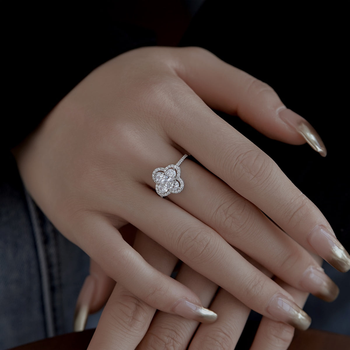 [Echo Fine ]Luxurious Eternity Flower Shape Banquet Ring