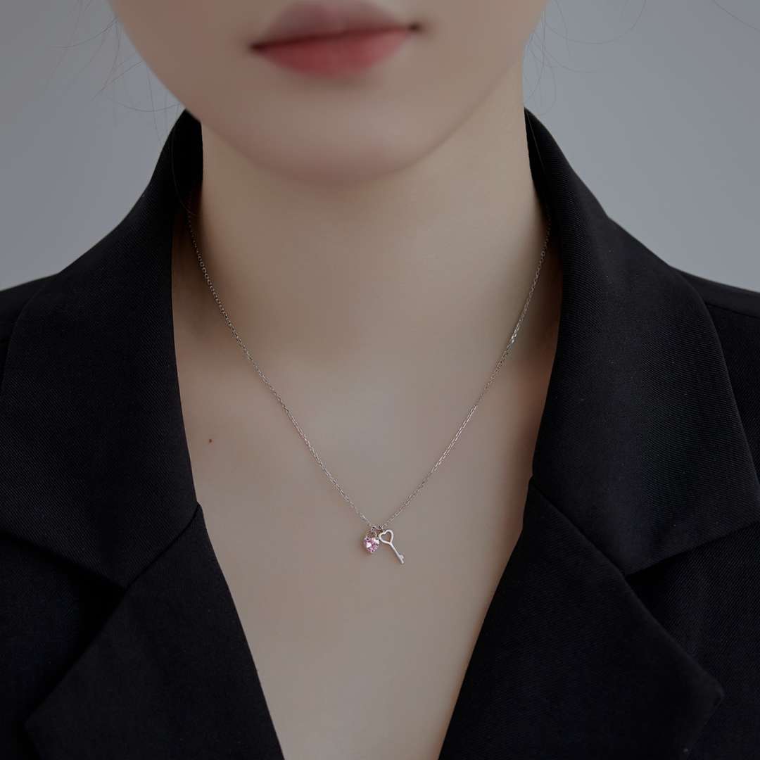 [Echo Fine ]Unique Heart Shape Key Pendent Necklace