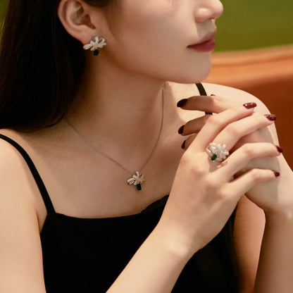 [Echo Fine ]Luxurious Flower Shape Emerald Cut Necklace