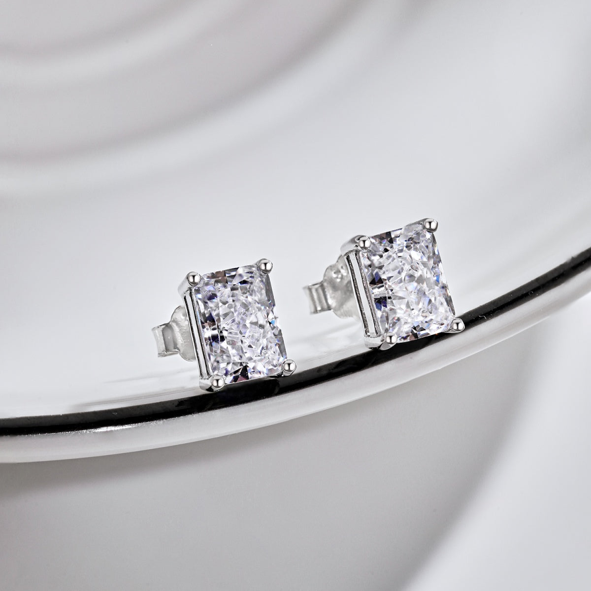 [Echo Fine ]Radiant Luxurious Princess Cut Daily Earrings