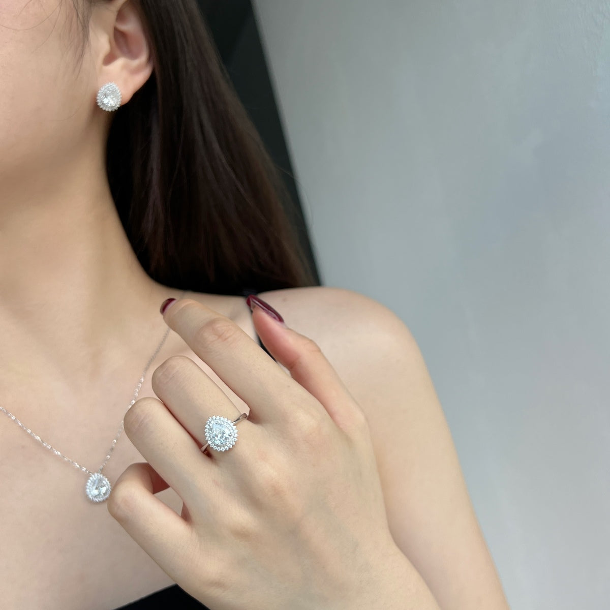 [Echo Fine ]Delicate Gorgeous Pear Cut Daily Earrings