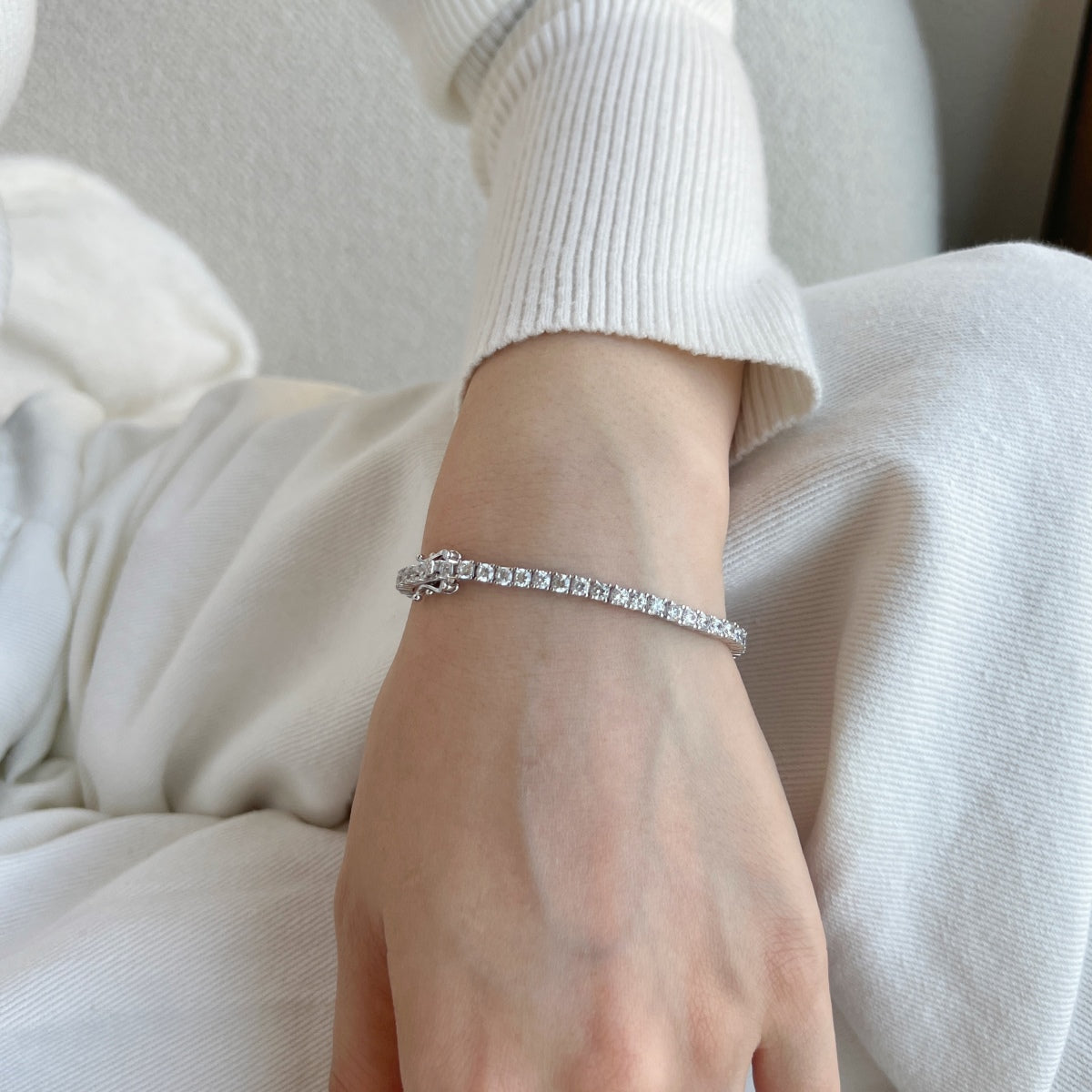 [Echo Fine ]Dainty Charming Round Cut Tennis Bracelet