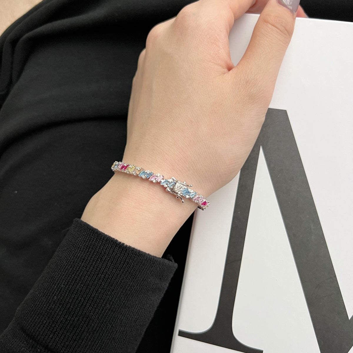 [Echo Fine ]Ornate Sparkling Multi Cut Party Bracelet