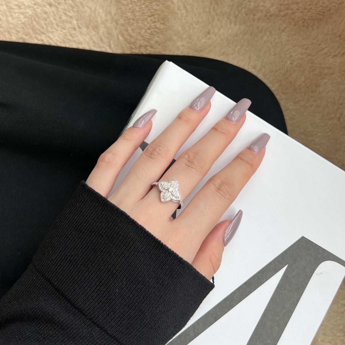 [Echo Fine ]Luxurious Colorful Flower Shape Banquet Ring