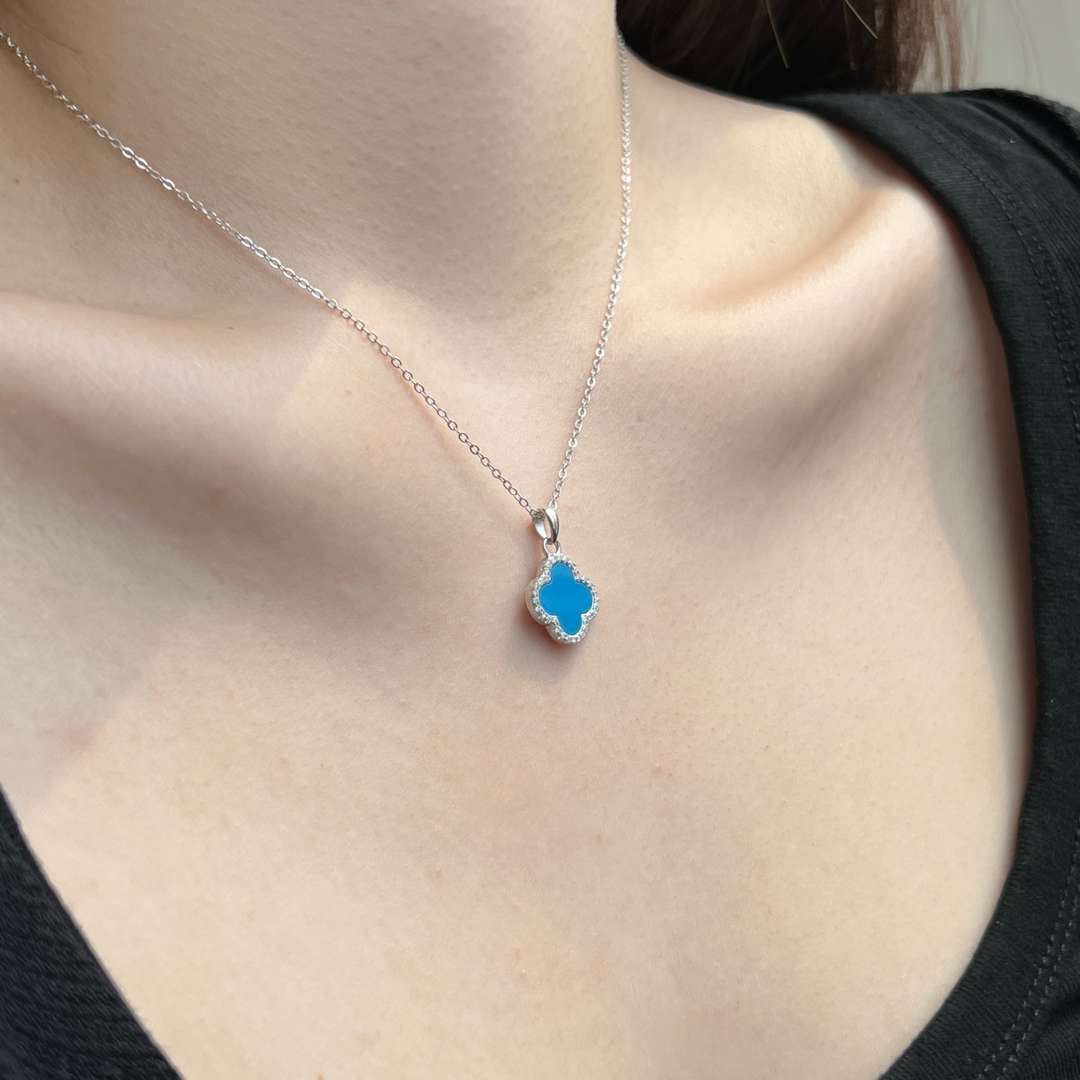 [Echo Fine ]Dainty Flower Shape Necklace