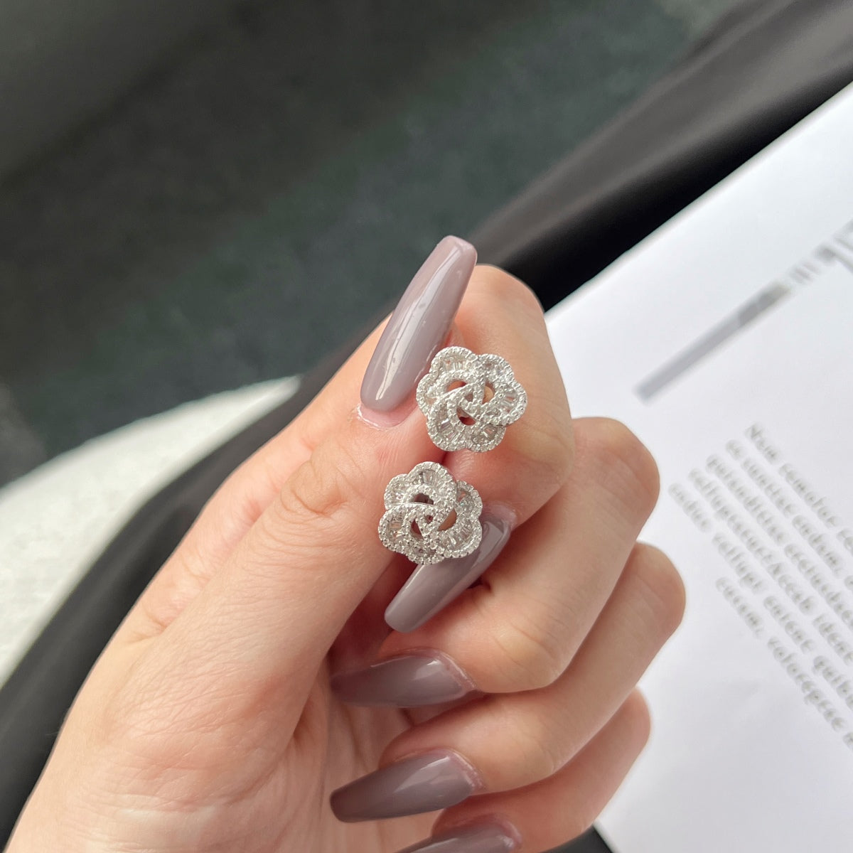 [Echo Fine ]Exquisite Flower Shape Daily Earrings