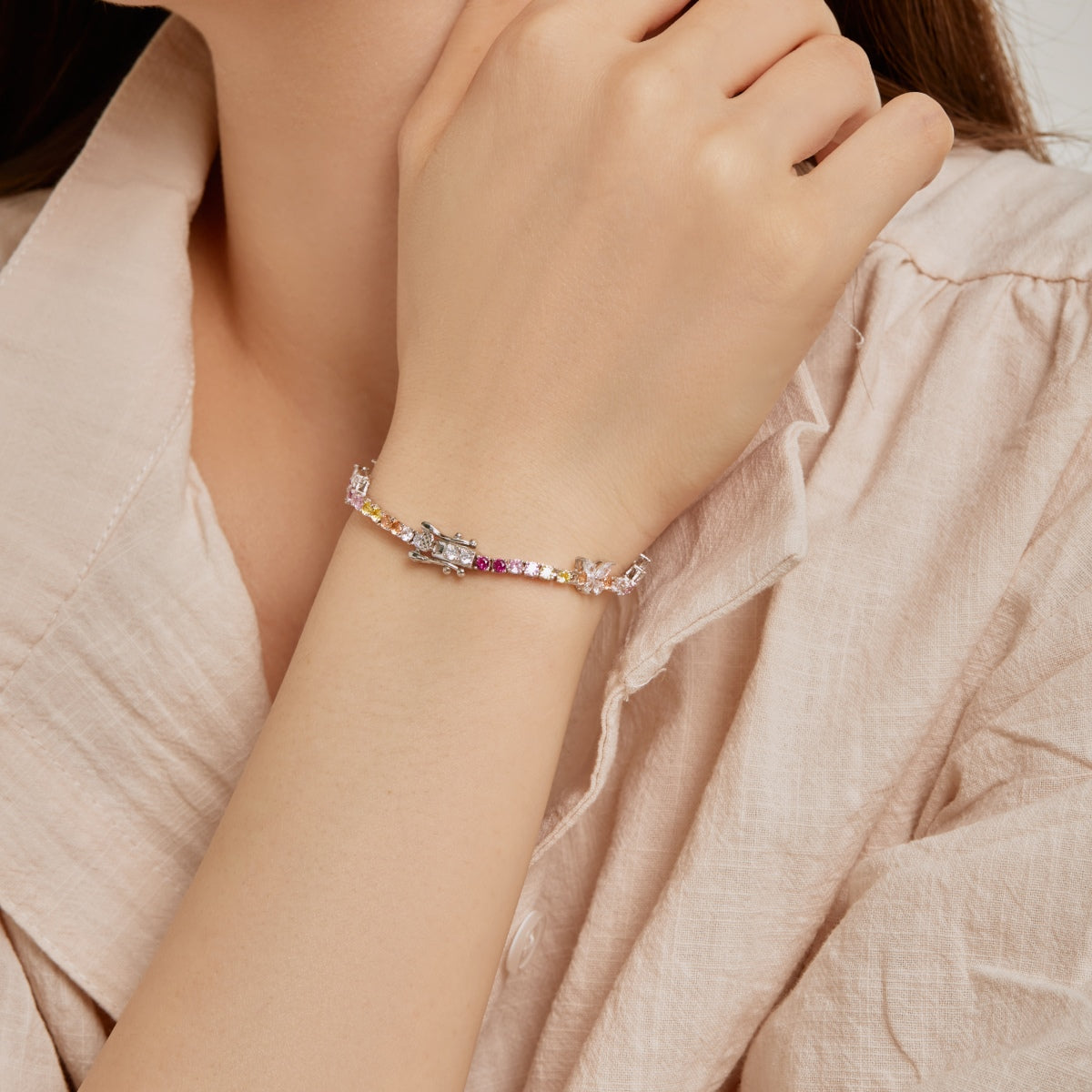[Echo Fine ]Ornate Colorful Butterfly Shape Round Cut Daily Bracelet