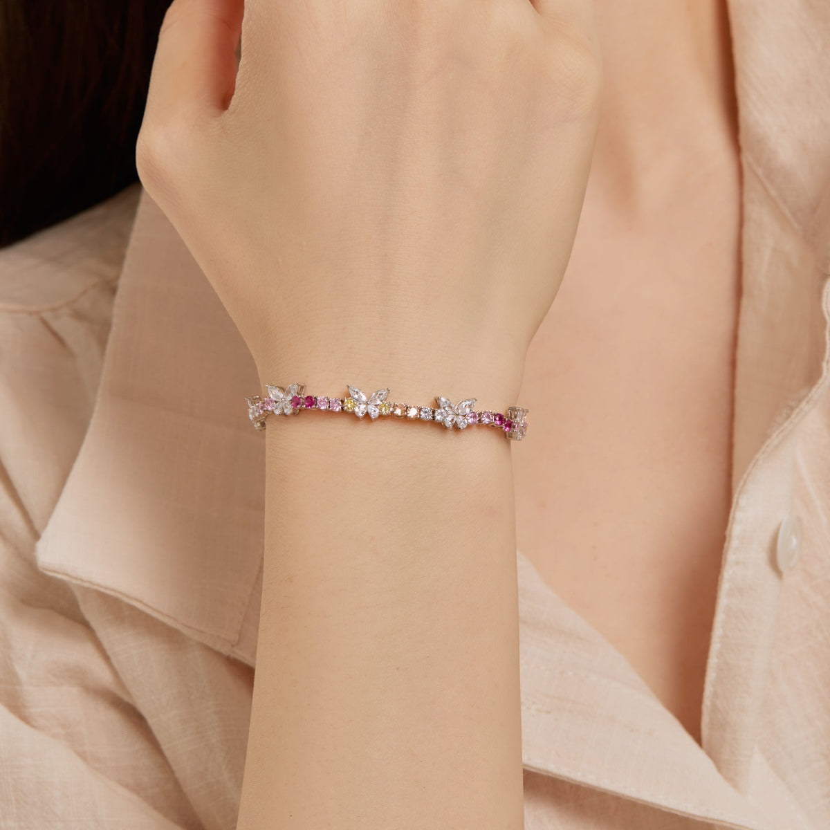 [Echo Fine ]Ornate Colorful Butterfly Shape Round Cut Daily Bracelet