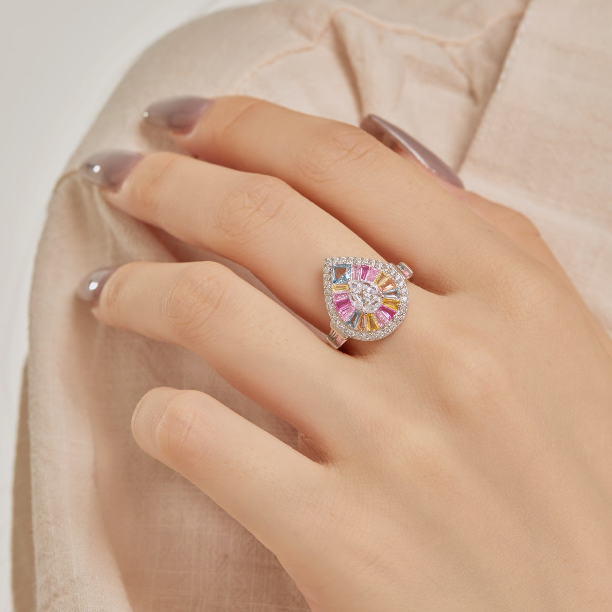 [Echo Fine ]Elegant Colorful Water Drop Shape Banquet Ring