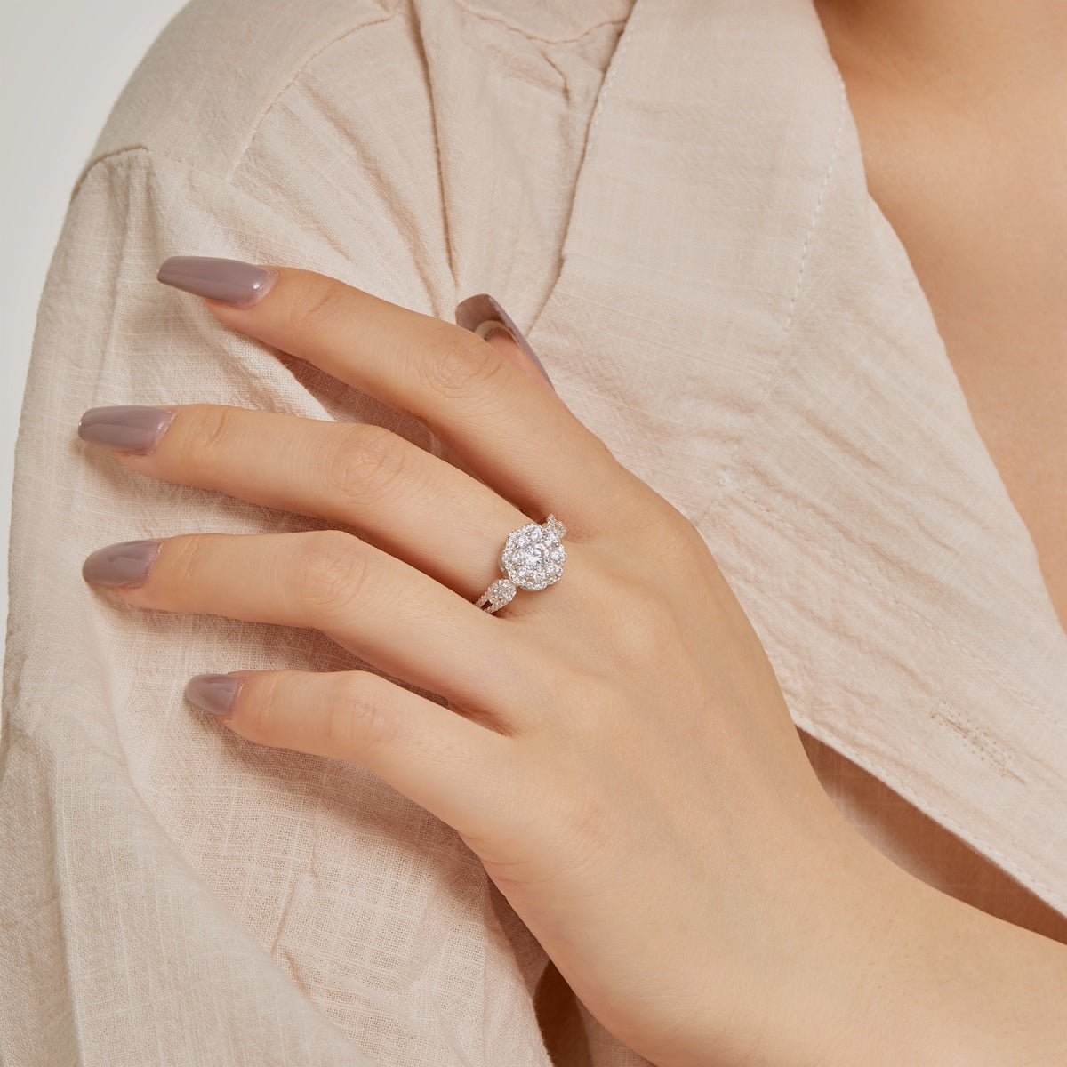 [Echo Fine ]Delicate Colorful Round Cut Flower Shape Wedding Ring