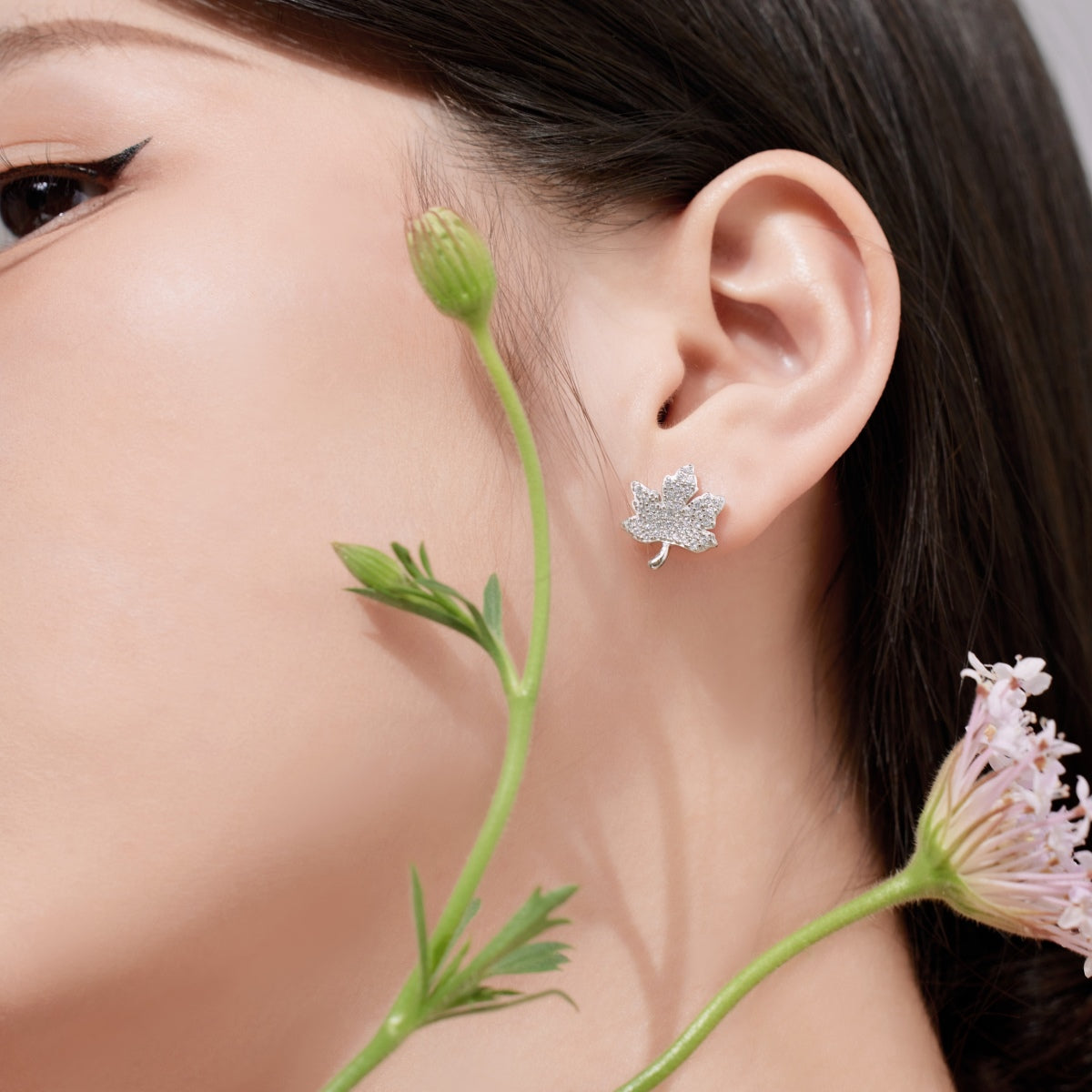 [Echo Fine ]Exquisite Maple Leaf Design Earrings