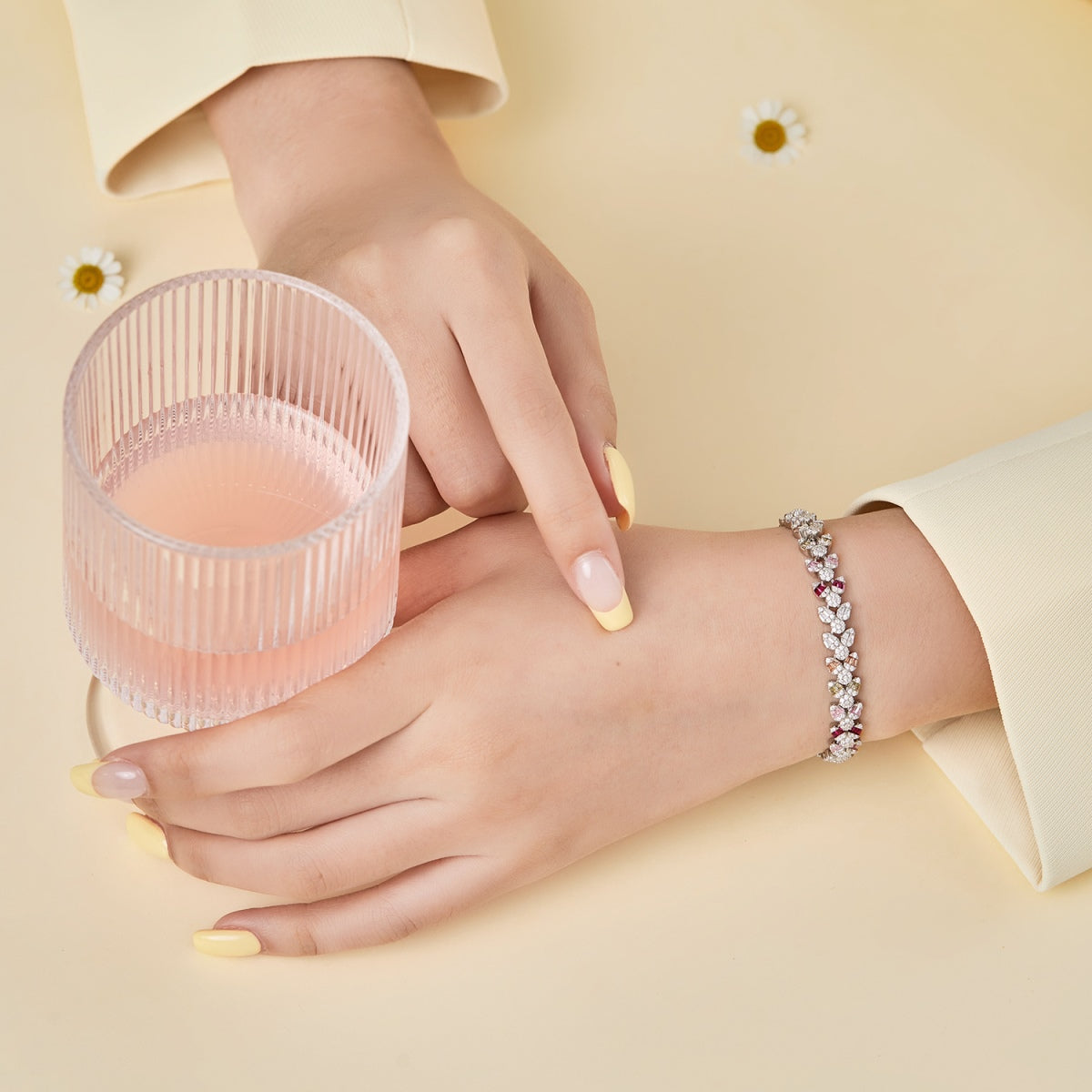 [Echo Fine ]Dainty Exquisite Flower Shape Daily Bracelet