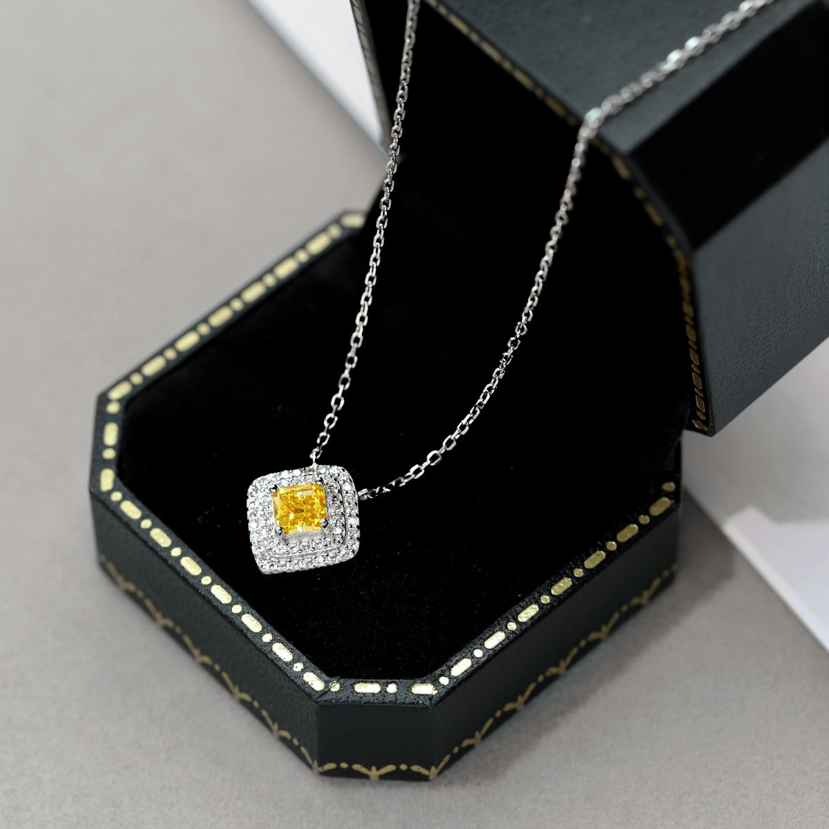[Echo Fine ]Sparkling Asscher Cut Necklace