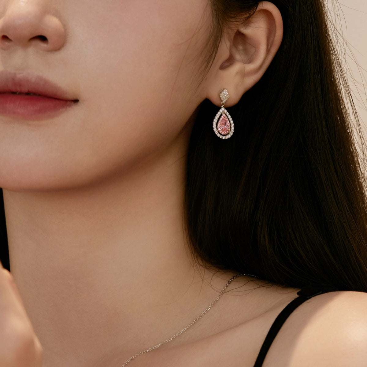 [Echo Fine ]Ornate Delicate Water Drop Shape Banquet Earrings
