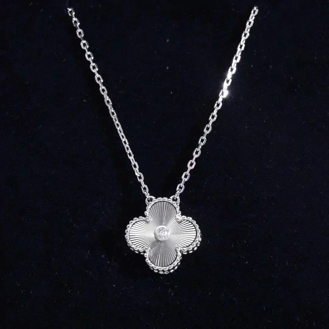 [Echo Fine ]CLOVER  15MM DIAMOND LASER NECKLACE SILVER