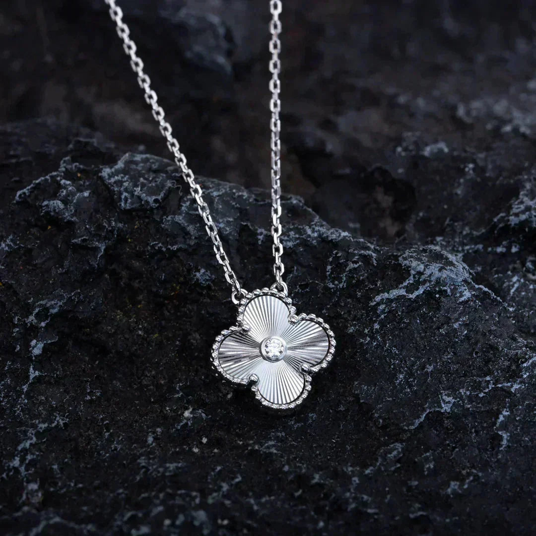 [Echo Fine ]CLOVER  15MM DIAMOND LASER NECKLACE SILVER