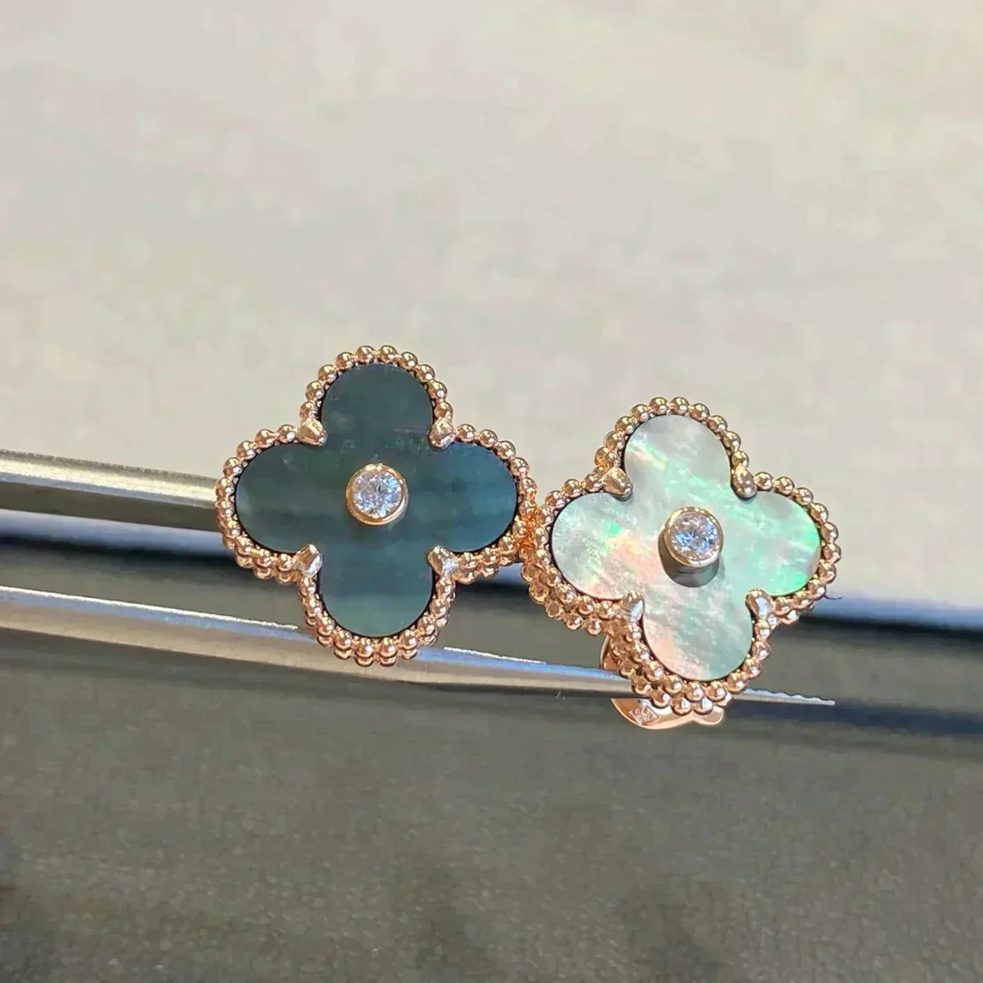 [Echo Fine ]CLOVER MEDIUM 1 MOTIFS GRAY MOP  DIAMOND EARRINGS