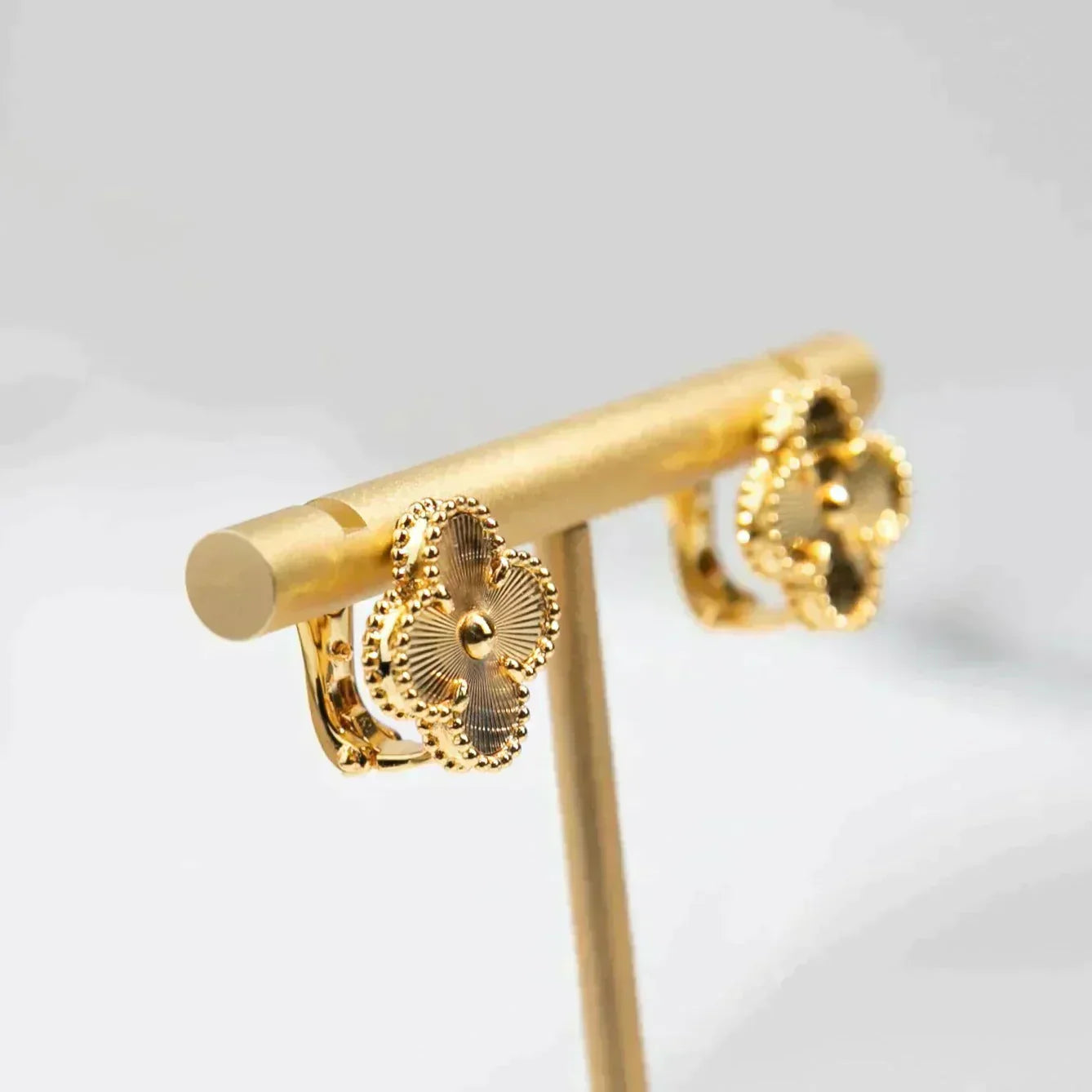 [Echo Fine ]CLOVER MEDIUM 1 MOTIFS LASER EARRINGS
