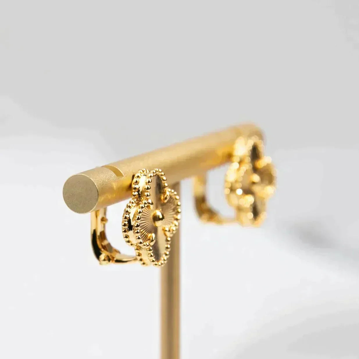 [Echo Fine ]CLOVER MEDIUM 1 MOTIFS LASER EARRINGS