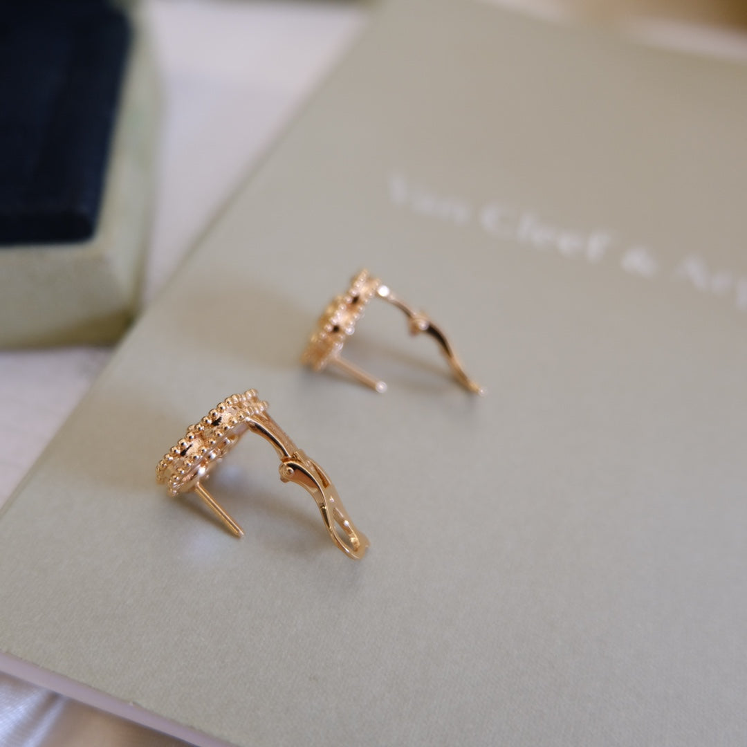 [Echo Fine ]LUCKY PINK GOLD WHITE MOP EARRINGS