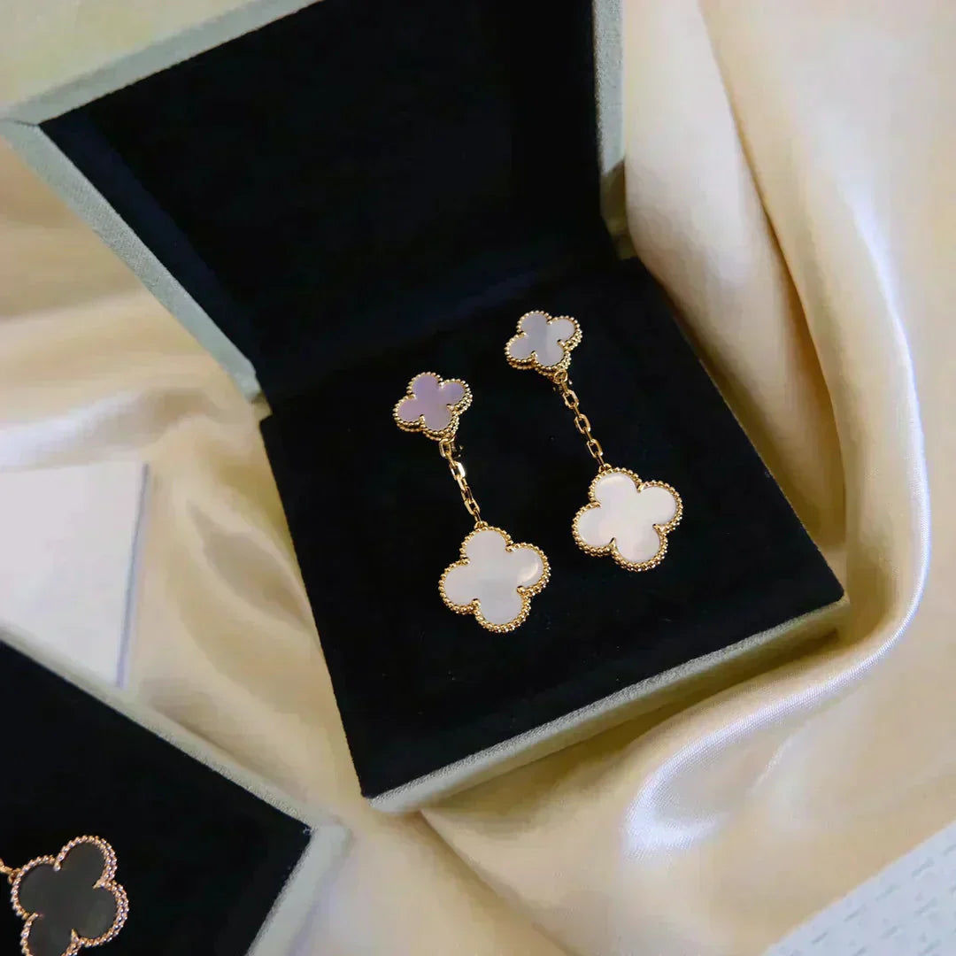 [Echo Fine ]CLOVER 2 MOTIF WHITE MOP EARRINGS