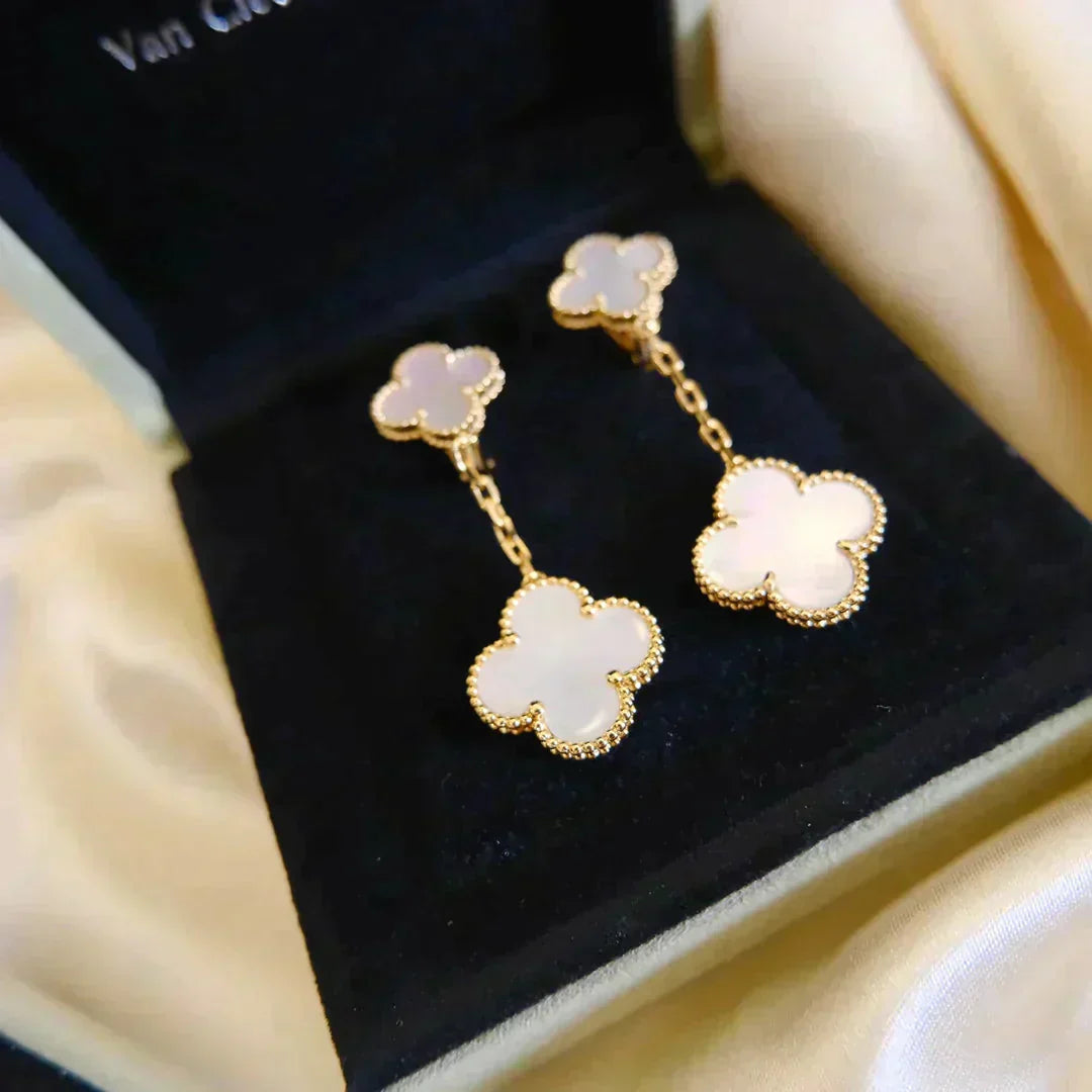 [Echo Fine ]CLOVER 2 MOTIF WHITE MOP EARRINGS