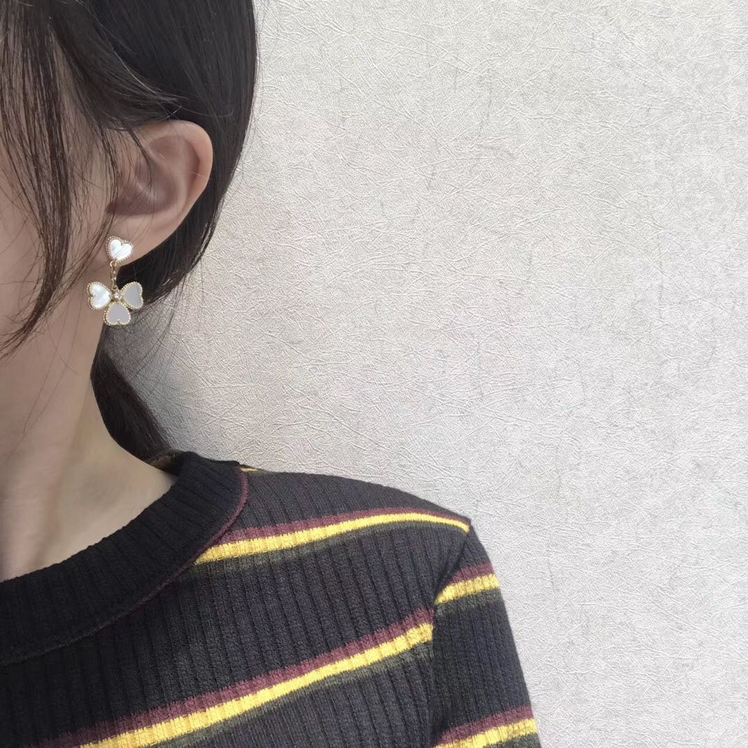 [Echo Fine ]CLOVER SWEET WHITE MOP EARRINGS