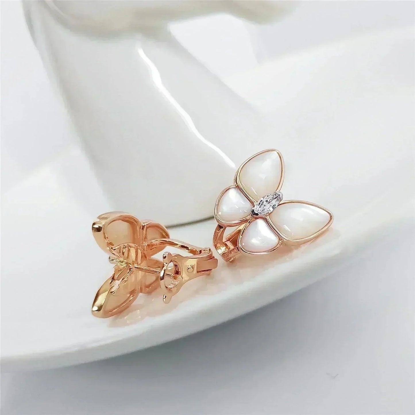 [Echo Fine ]BUTTERFLY MOP DIAMOND EARRINGS