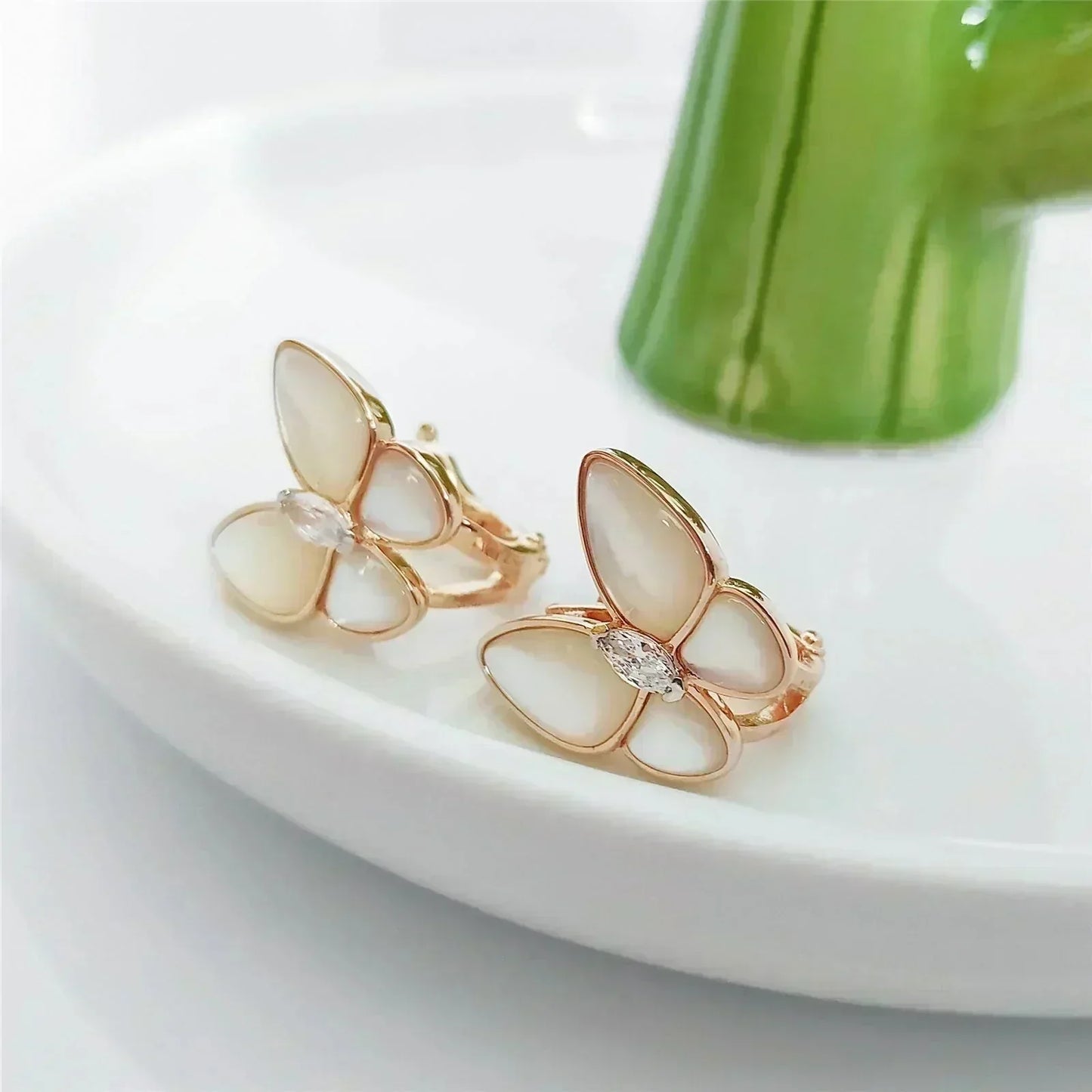 [Echo Fine ]BUTTERFLY MOP DIAMOND EARRINGS