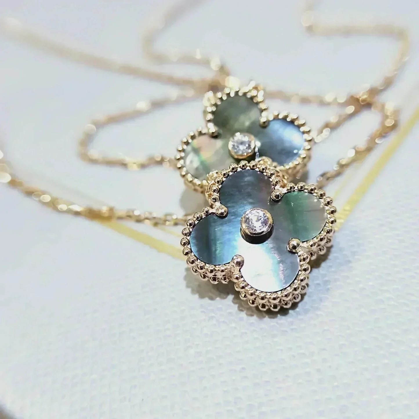 [Echo Fine ]CLOVER 15MM DIAMOND AND MOTHER-OF-GREY NECKLACE