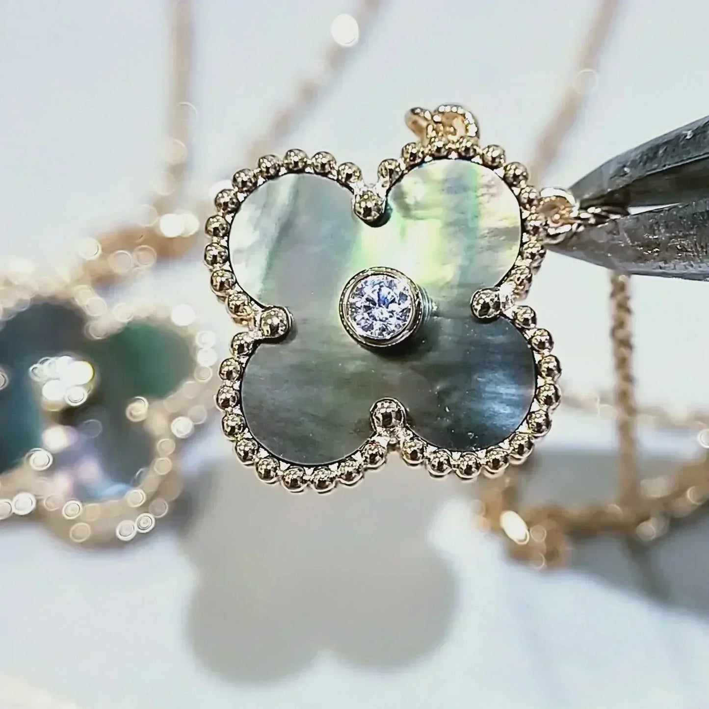 [Echo Fine ]CLOVER 15MM DIAMOND AND MOTHER-OF-GREY NECKLACE