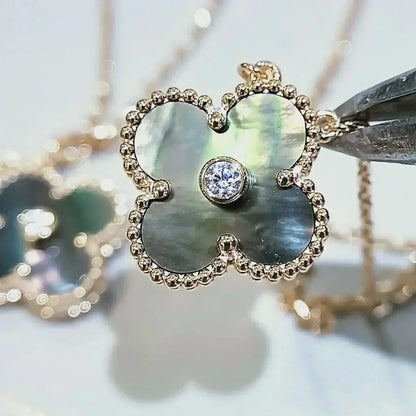 [Echo Fine ]CLOVER 15MM DIAMOND AND MOTHER-OF-GREY NECKLACE