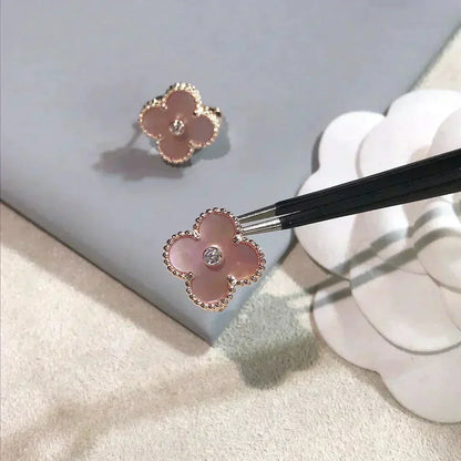 [Echo Fine ]CLOVER MEDIUM 1 MOTIFS  PINK MOP DIAMOND EARRINGS
