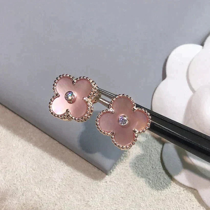[Echo Fine ]CLOVER MEDIUM 1 MOTIFS  PINK MOP DIAMOND EARRINGS