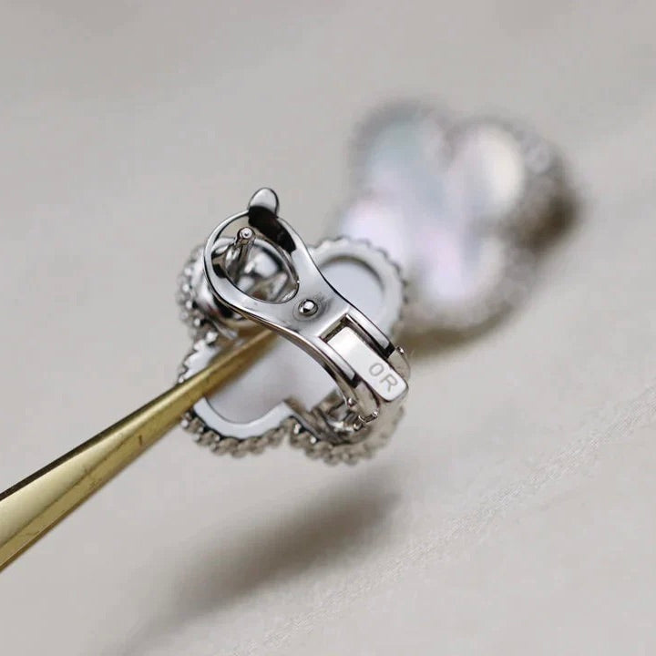 [Echo Fine ]CLOVER MEDIUM 1 MOTIFS  WHITE MOP EARRINGS SILVER
