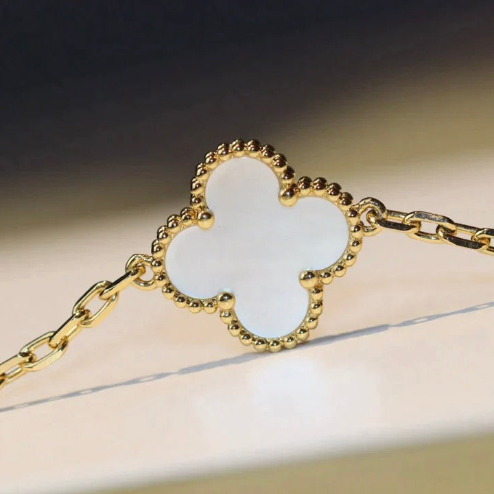 [Echo Fine ]CLOVER 20 MOTIFS WHITE MOP NECKLACE