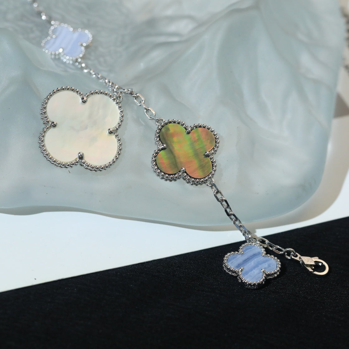 [Echo Fine ]CLOVER BRACELET 5 MOTIFS MOP CHALCEDONY SILVER