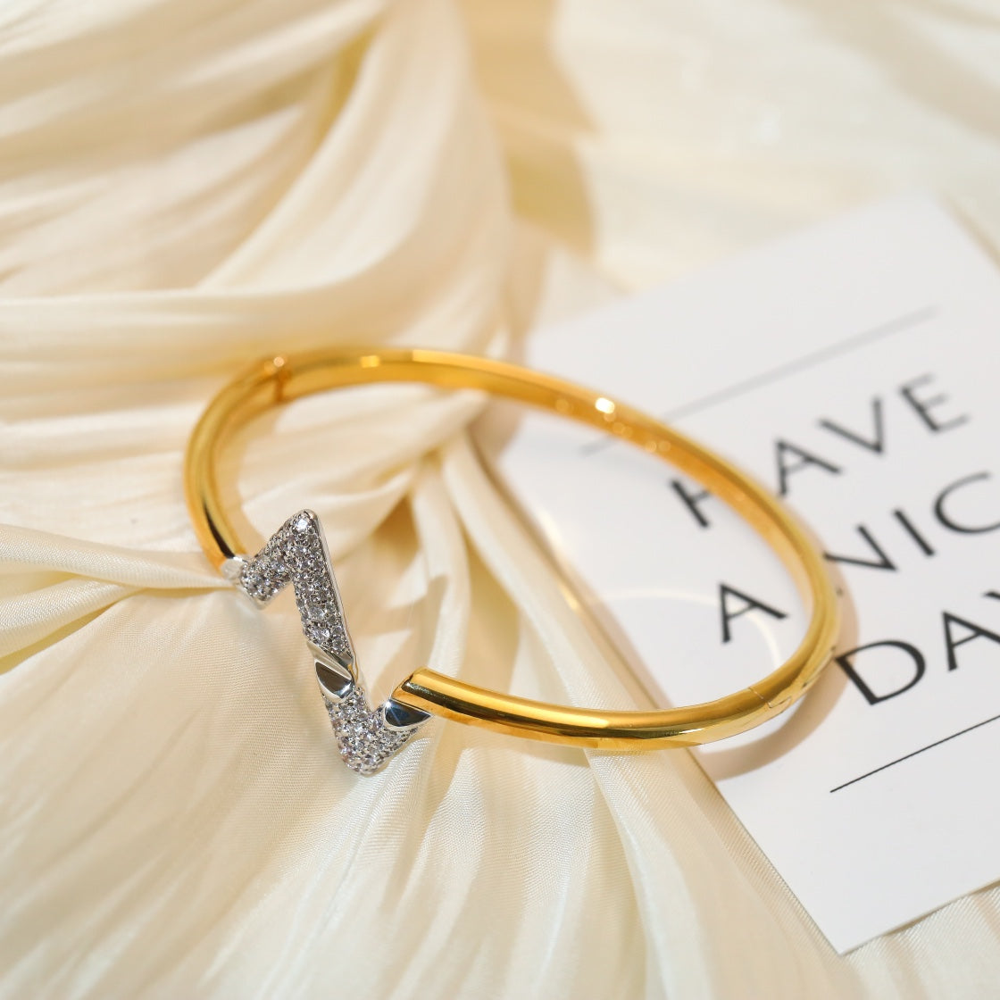 [Echo Fine ]VOLTE UPSITE DOWN GOLD DIAMOND BRACELET