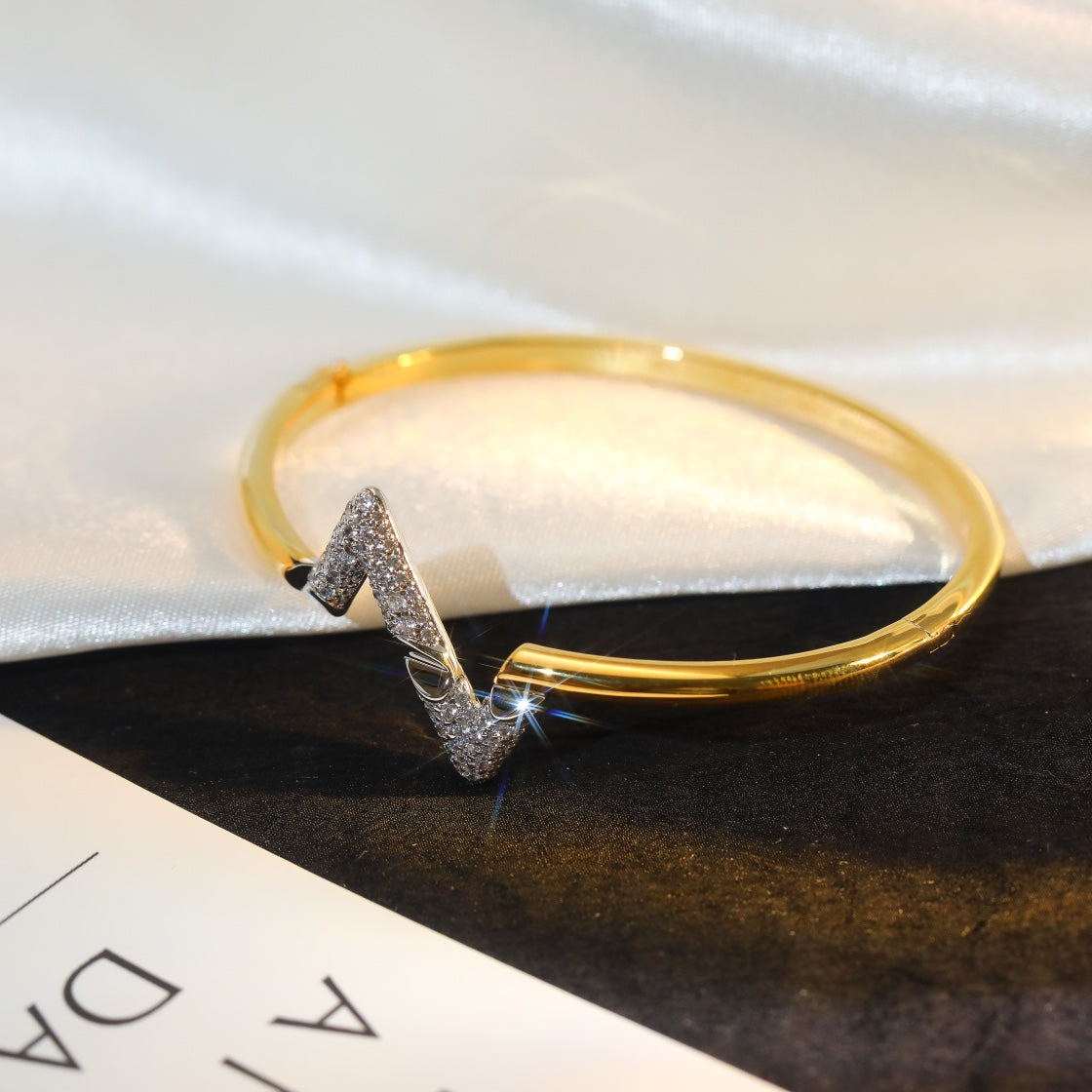 [Echo Fine ]VOLTE UPSITE DOWN GOLD DIAMOND BRACELET