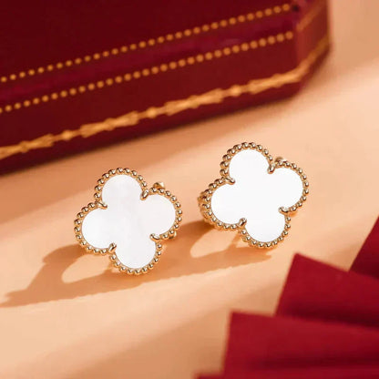 [Echo Fine ]CLOVER MEDIUM 1 MOTIFS  WHITE MOP STUD EARRINGS