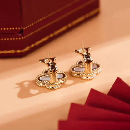 [Echo Fine ]CLOVER MEDIUM 1 MOTIFS  WHITE MOP STUD EARRINGS