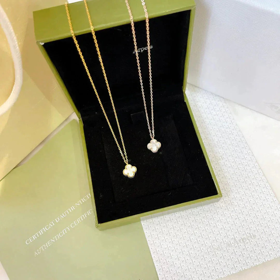 [Echo Fine ]CLOVER MINI 9.5MM WHITE MOTHER-OF-PEARL NECKLACE