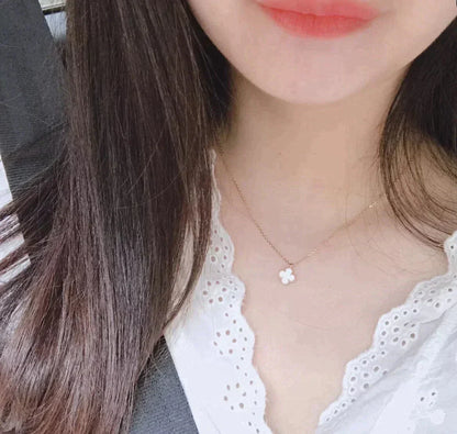 [Echo Fine ]CLOVER MINI 9.5MM WHITE MOTHER-OF-PEARL NECKLACE