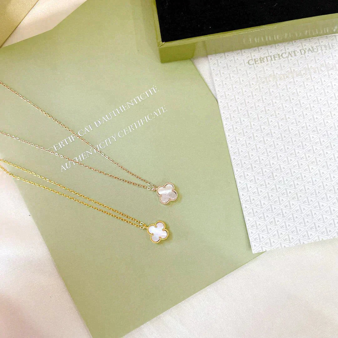 [Echo Fine ]CLOVER MINI 9.5MM WHITE MOTHER-OF-PEARL NECKLACE