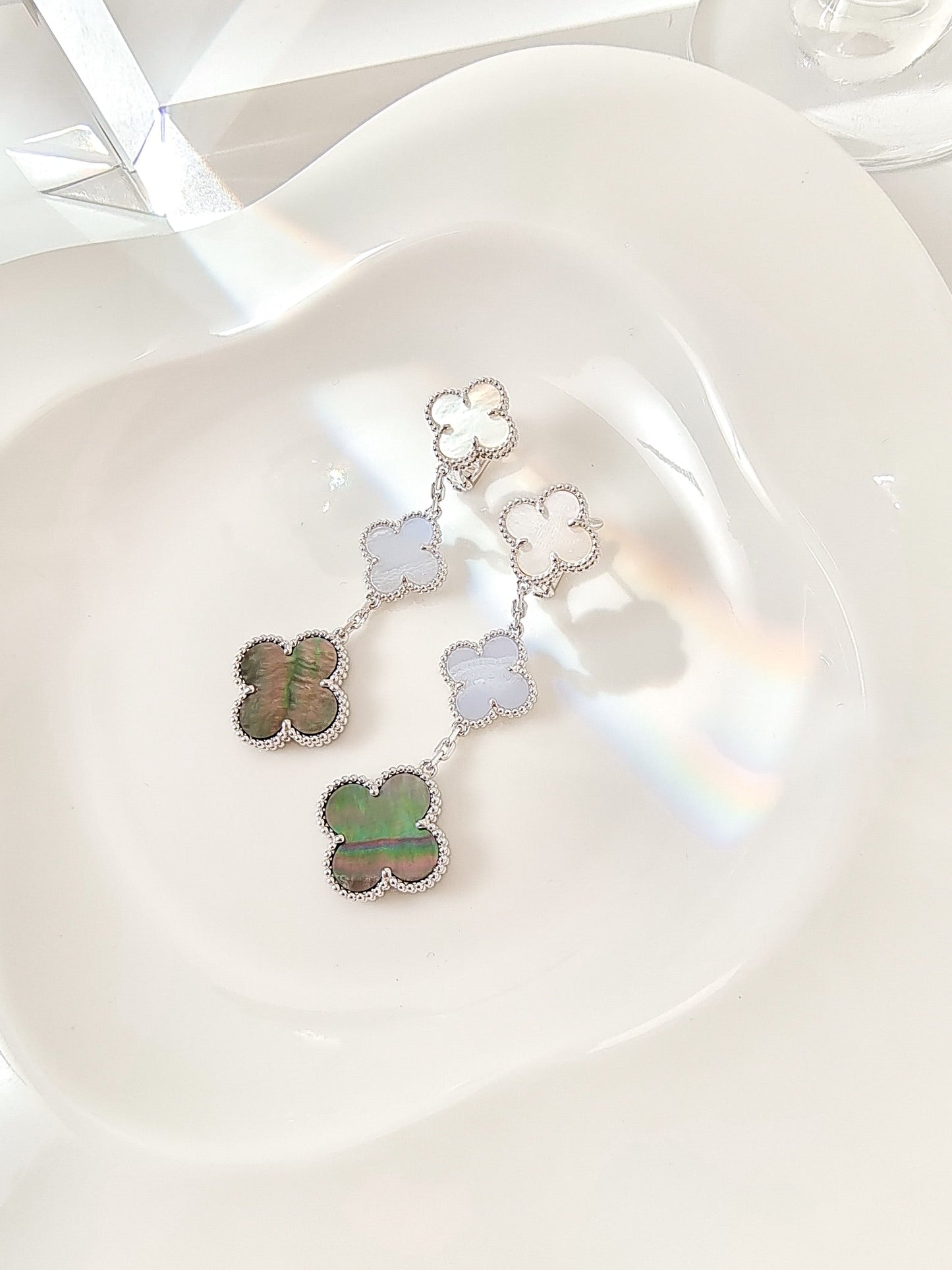 [Echo Fine ]CLOVER 3 MOTIFS CHALCEDONY DARK MOP SILVER EARRINGS